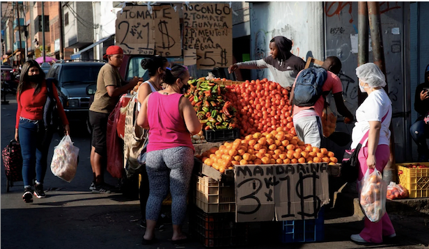 Un informe revela que los venezolanos deben ganar más de 20 salarios mínimos para poder pagar la canasta básica de alimentos