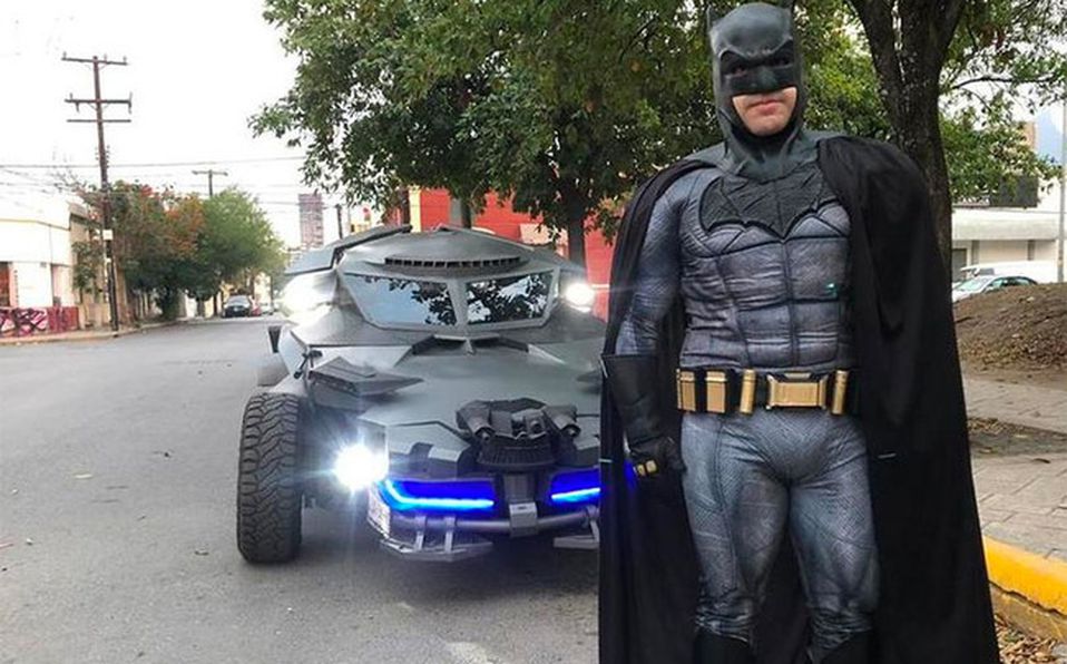 batman recorre monterrey batimovil pide